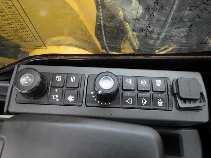 caterpillar-307.5-image-39