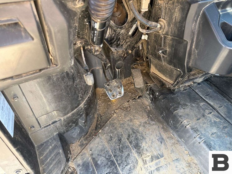 2023-can-am-defender-limited-hd10-atv-image-46