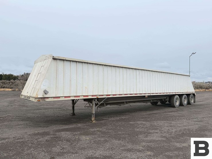 2000-neville-trailer-image-1