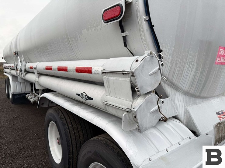 1993-beall-7400-gallon-3-compartment-pull-trailer-image-31