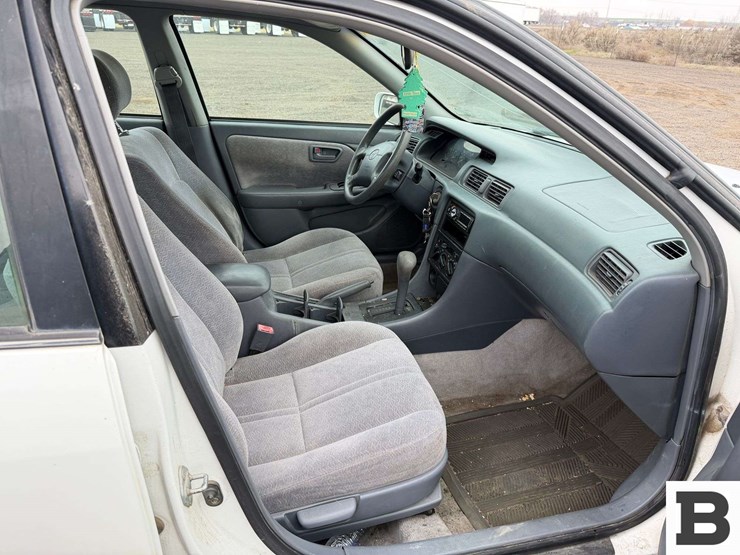 1999-toyota-camry-sedan-image-19