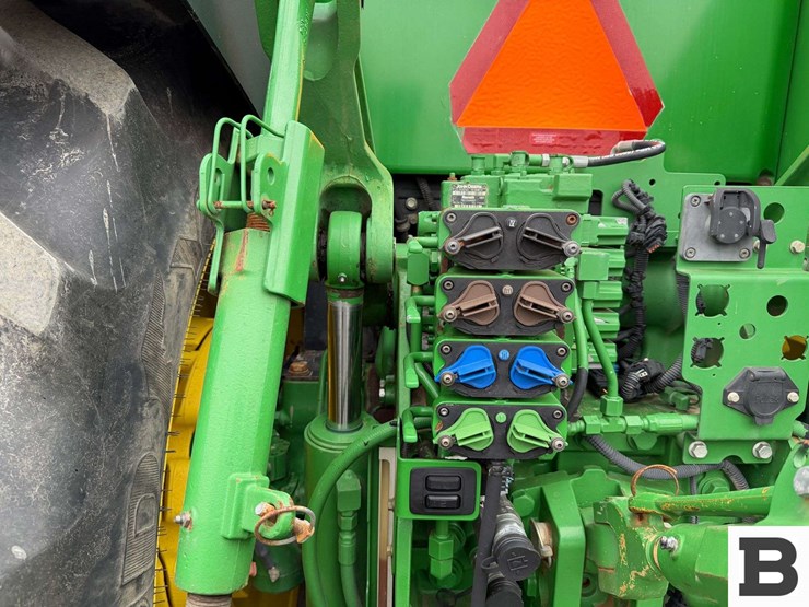 2012-john-deere-7260r-image-29