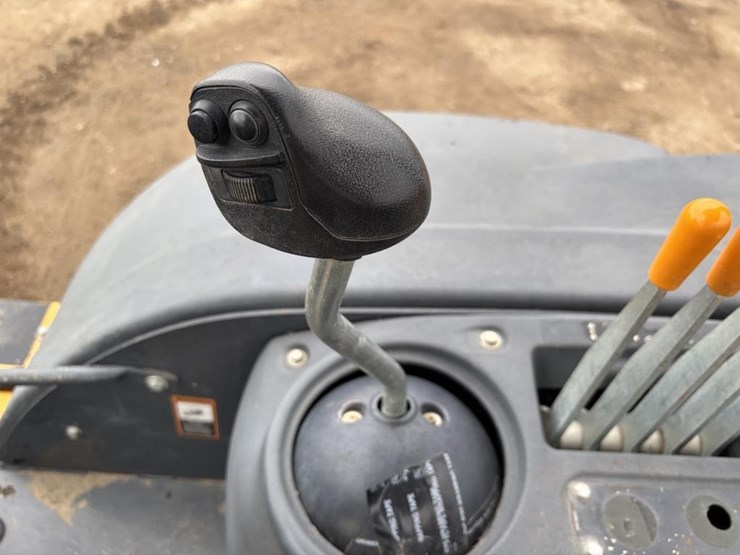 2018-deere-210lep-image-18