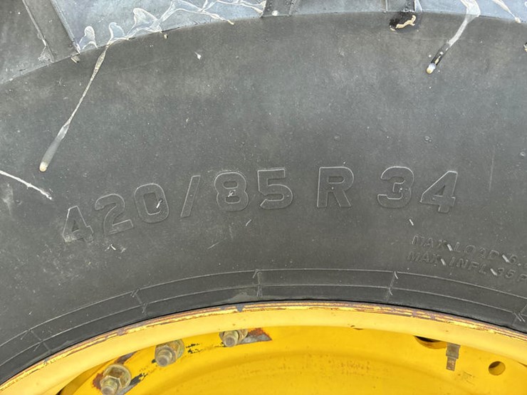 2012-john-deere-8260r-image-37