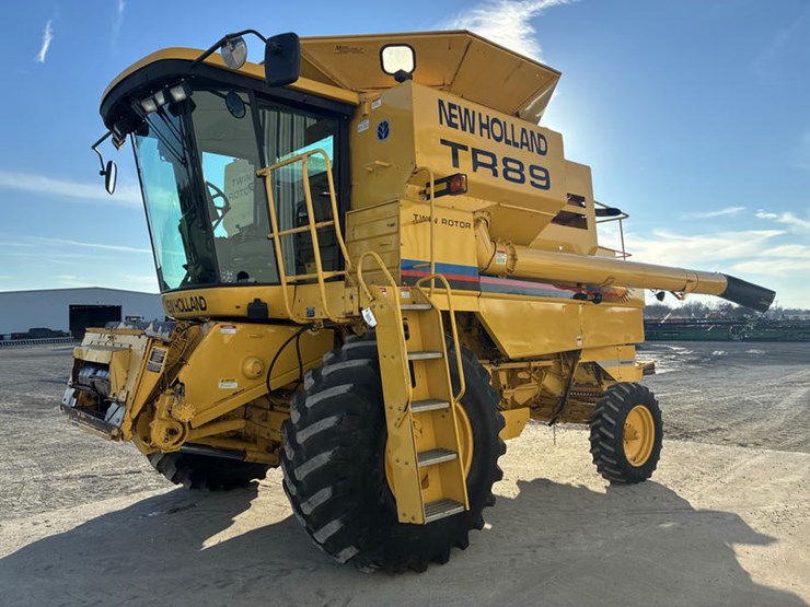 new-holland-tr89-image-9