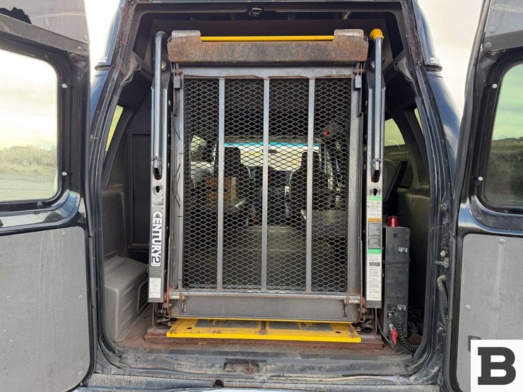 2014-ford-cargo-image-18