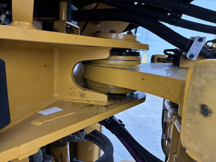 2021-caterpillar-926m-image-30