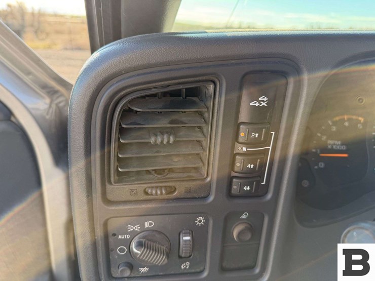 2003-gmc-2500-image-41