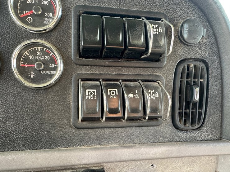 2023-peterbilt-367-image-8