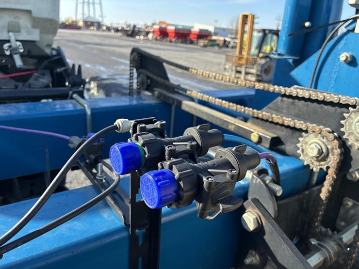 2010-kinze-3600-image-37