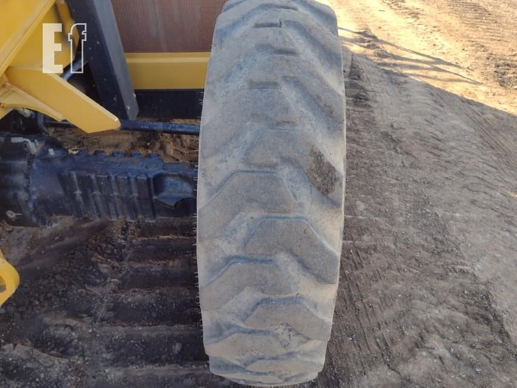 2013-caterpillar-tl943c-image-23