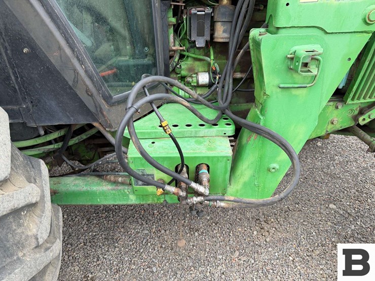 1983-john-deere-2350-image-36
