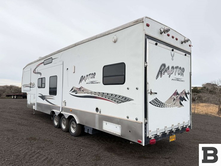 2006-raptor-3712ts-travel-trailer-image-3