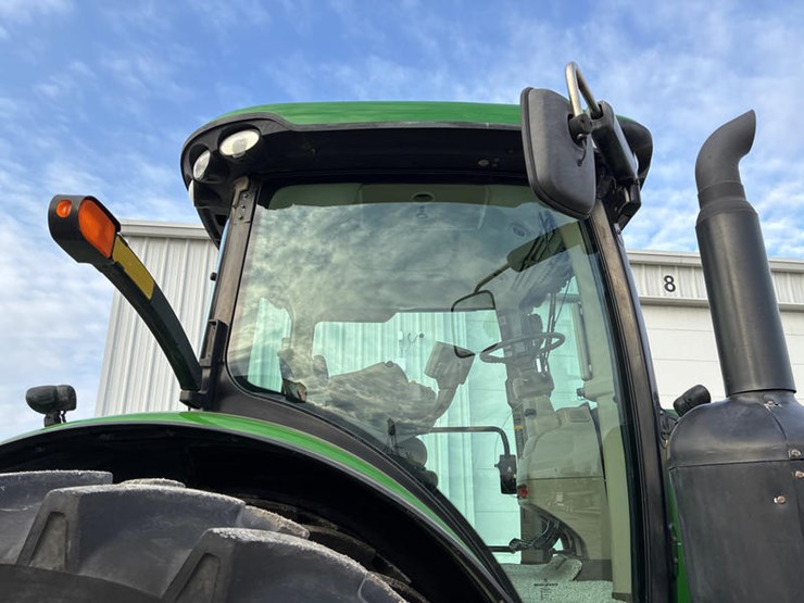 2012-john-deere-8260r-image-23
