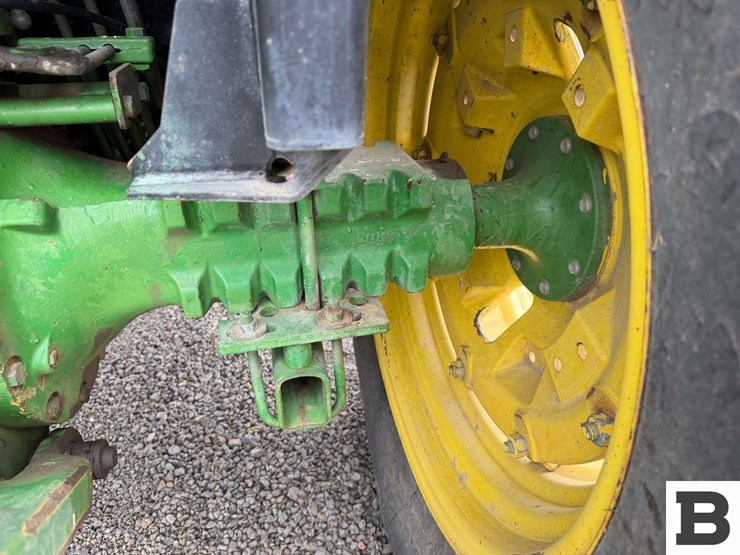 1983-john-deere-2350-image-31
