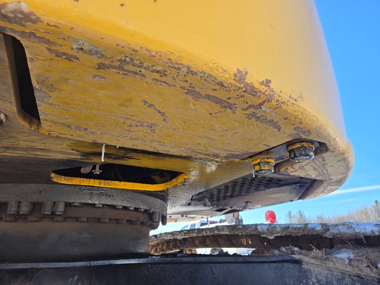 2016-deere-245g-lc-image-55