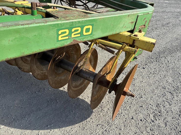 john-deere-220-image-25