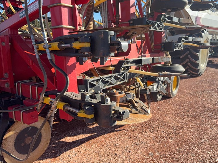 2014-bourgault-7700-image-42