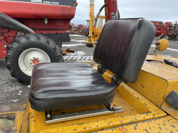 #114924-•-clark-forklift-#y6856982342-image-8