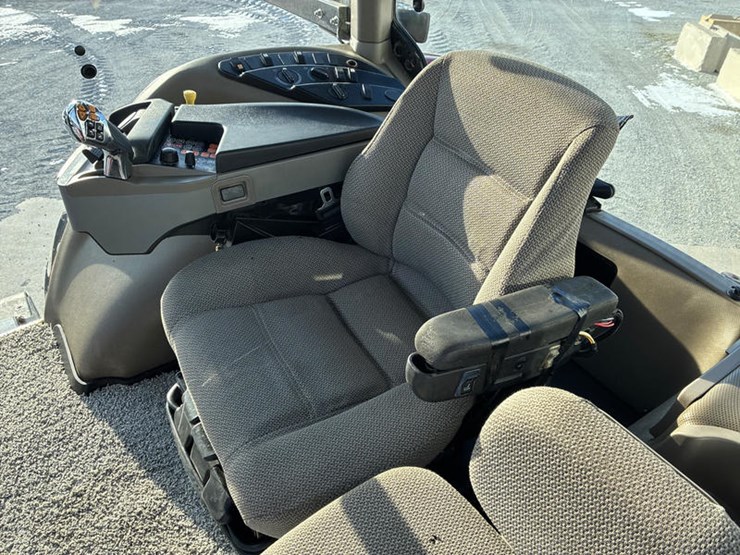 2011-case-ih-magnum-315-image-68