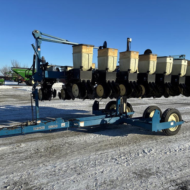 1999 KINZE 2500