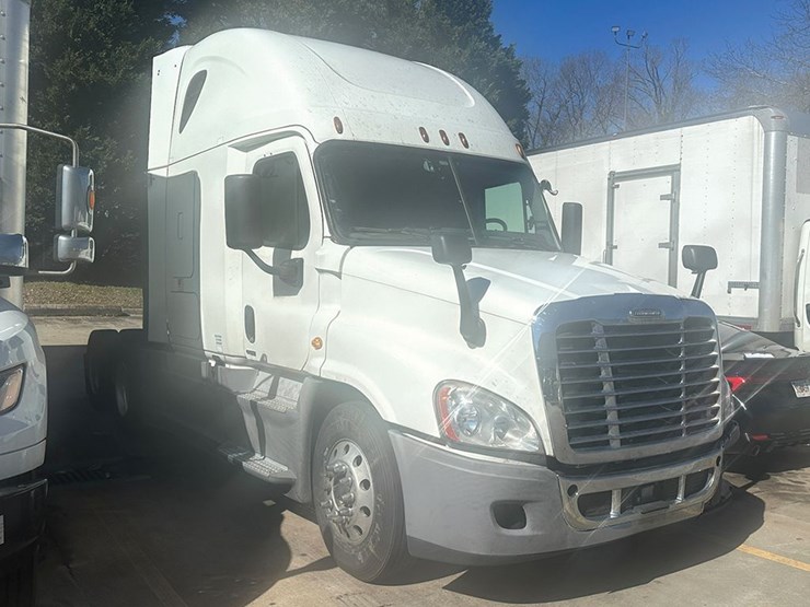 2018-freightliner-cascadia-125-evolution-image-1