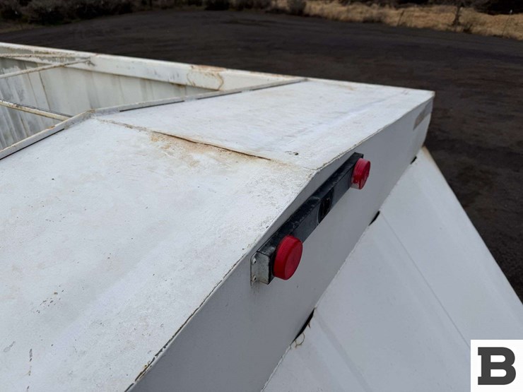 2000-neville-trailer-image-43