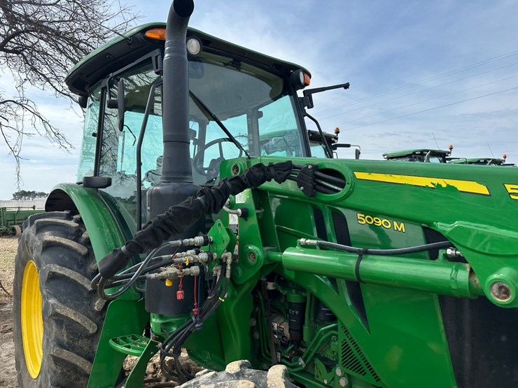2011-john-deere-5090m-image-36