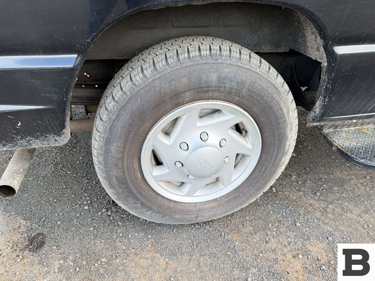 2014-ford-cargo-image-23