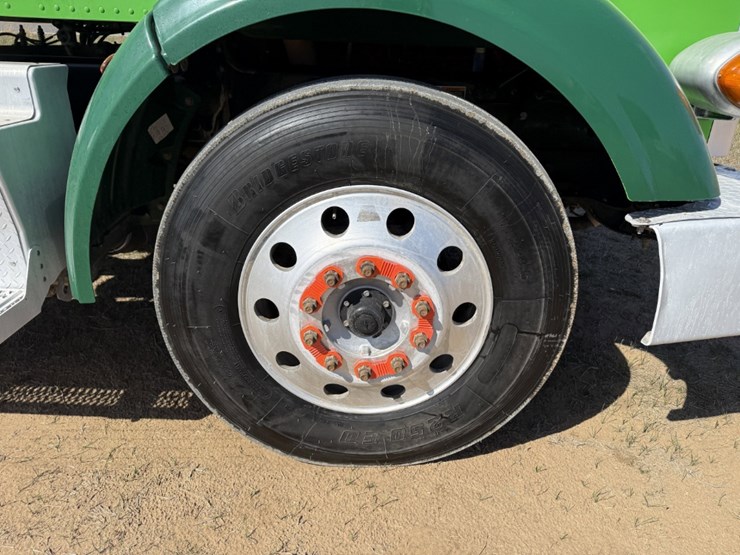 2021-peterbilt-367-image-17