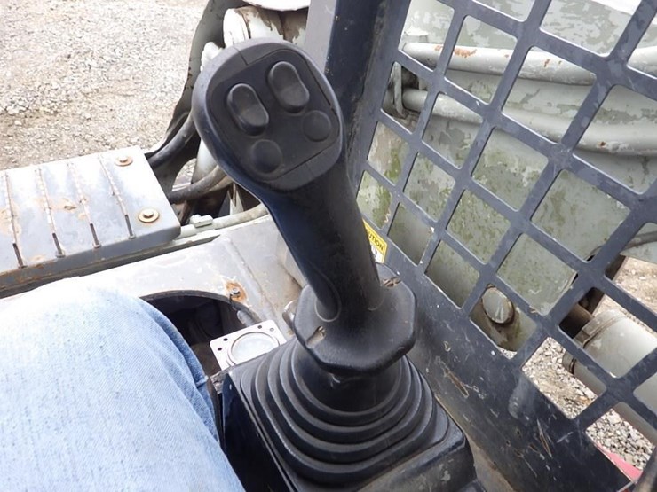 2012-takeuchi-tl230-image-24