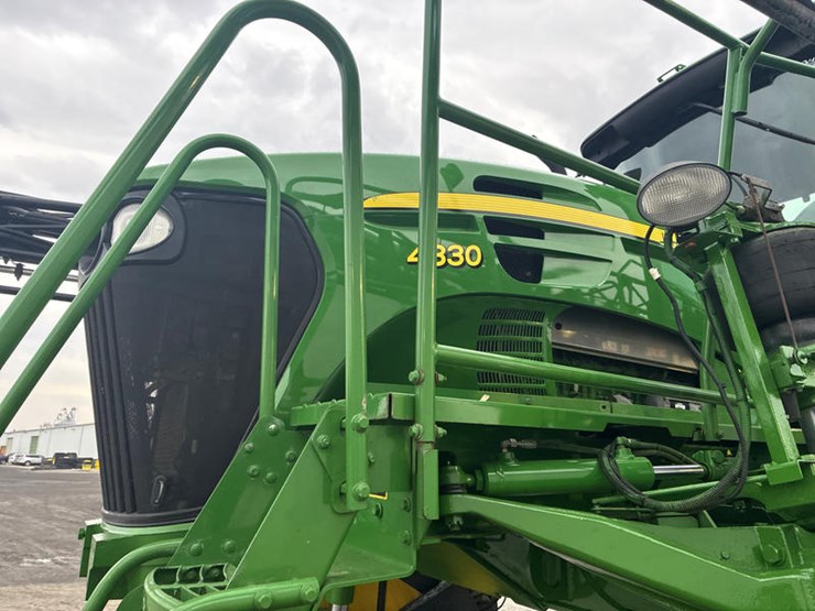 2011-john-deere-4830-image-41