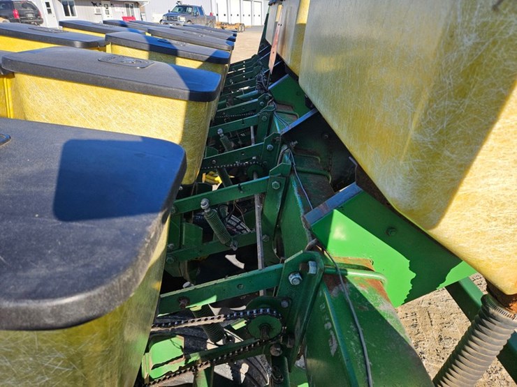 john-deere-7000-image-17