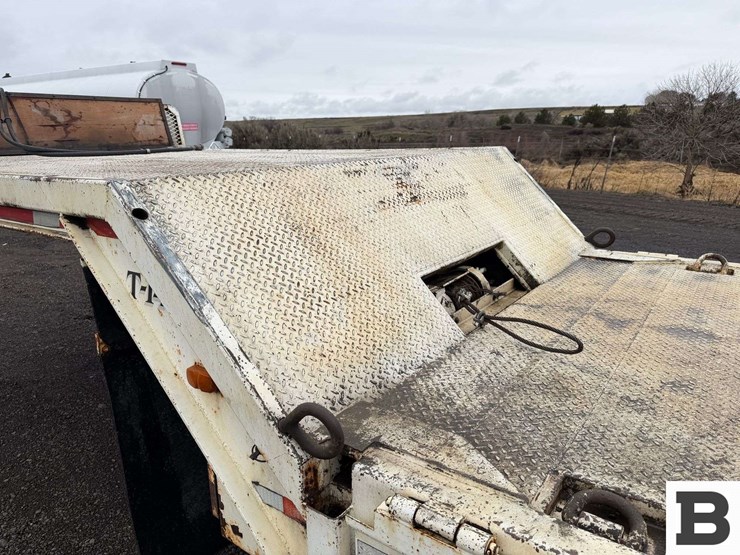 1981-haull-flatbed-equipment-trailer-image-12