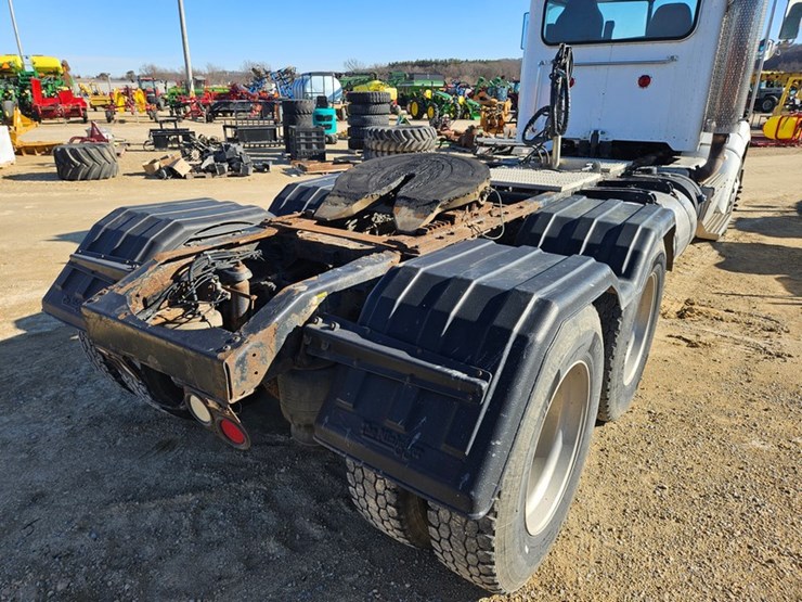 2011-peterbilt-386-image-8