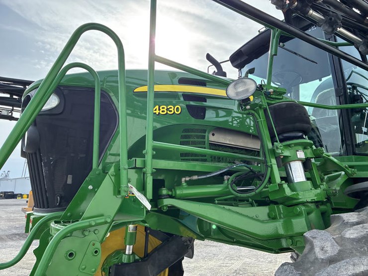 2014-john-deere-4830-image-43