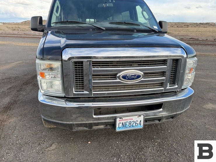 2014-ford-cargo-image-8