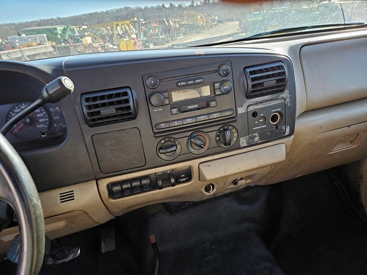 2005-ford-f550-image-28