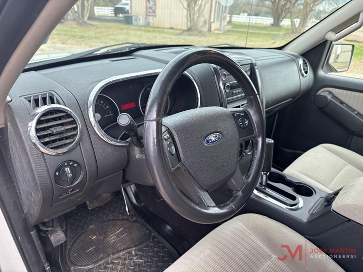 2007-ford-explorer-image-13