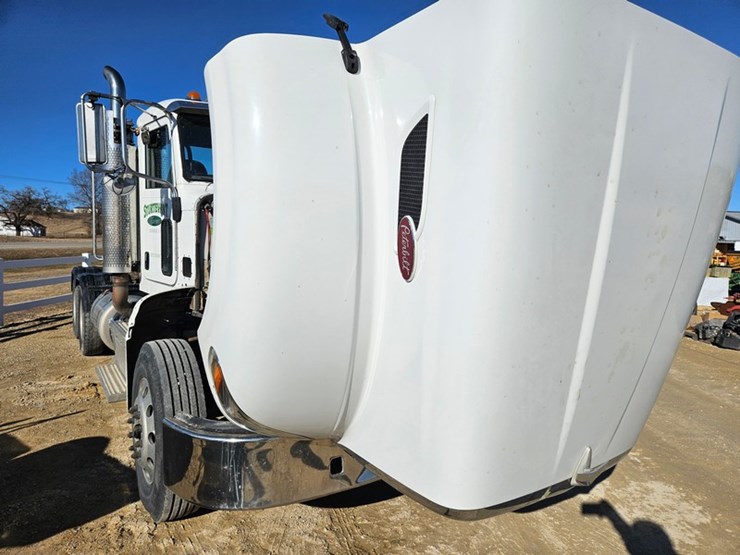 2011-peterbilt-386-image-17