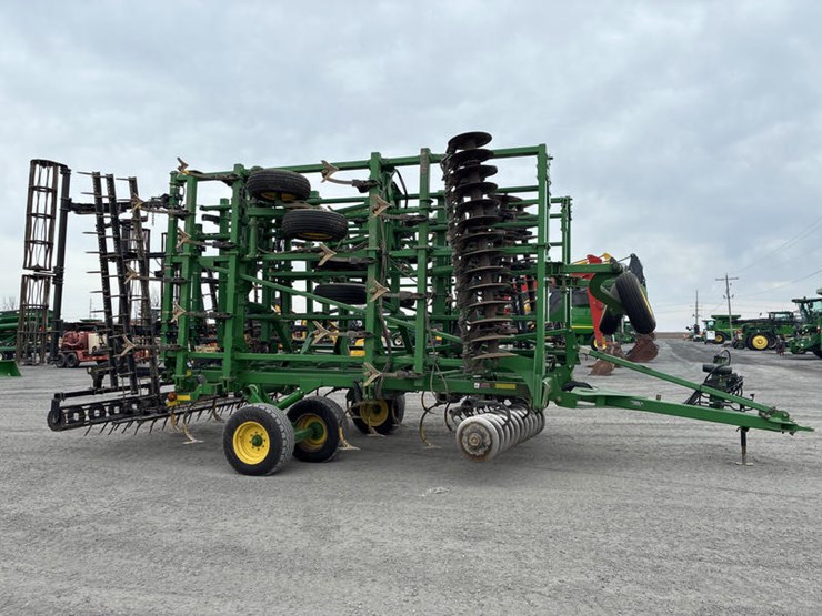 john-deere-2310-image-10