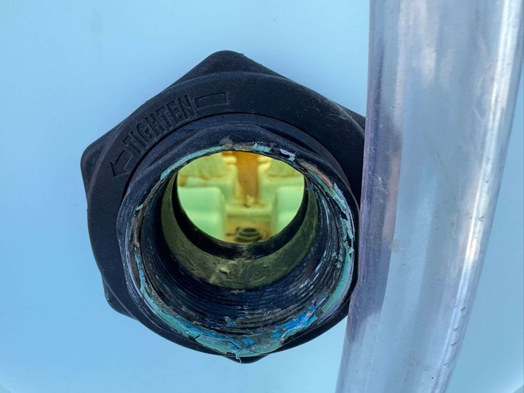 2610-gallon-center-drain-tank-poly-tank-image-8