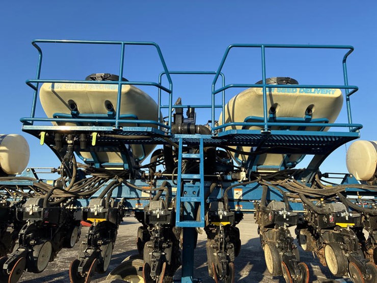 2010-kinze-3660-image-44