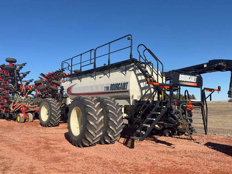 2014-bourgault-7700-image-48