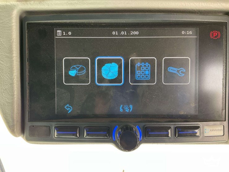 2018-johnston-c201-compact-street-sweeper-image-16