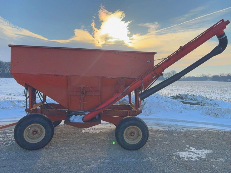 hopper-wagon-w-auger-image-1