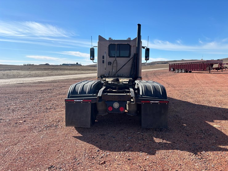2009-freightliner-columbia-120-image-7