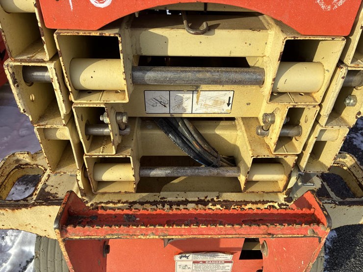 2016-jlg-1932es-image-6