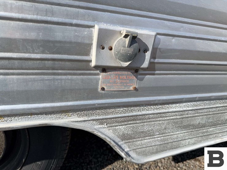 1970-aristrocrat-travel-trailer-image-17