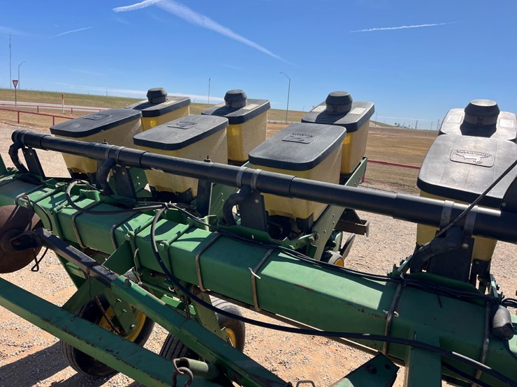 john-deere-7200-image-4